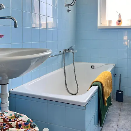 2 Bedroom Gorgeous Apartment In Pula