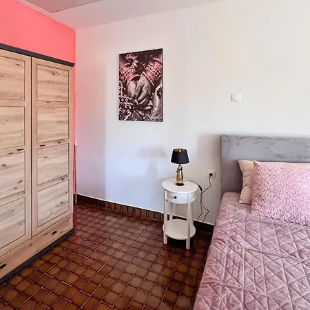 2 Bedroom Gorgeous Apartment In Pula *
