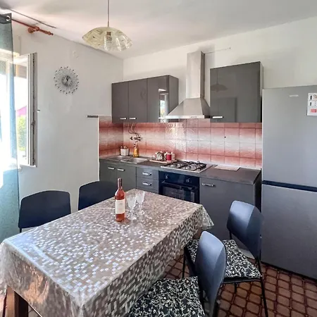Apartment In With Wifi Pula