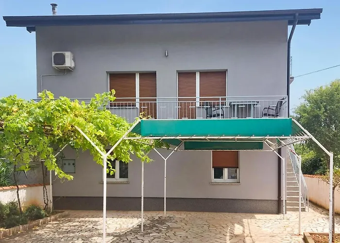 Appartement In With Wifi Pula